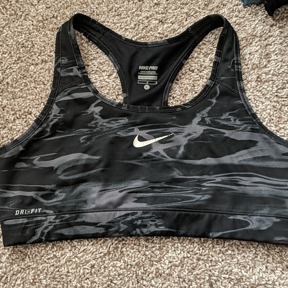 Nike sports bra L